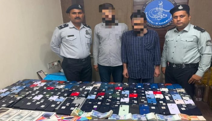 حوالہ ہنڈی میں ملوث 2 ملزمان گرفتار، لاکھوں روپے کی کرنسی و موبائل فونز برآمد
