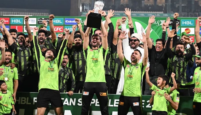 قلندرز کا جادو چل گیا، سپر لیگ کا تاج لاہور کے سر، شاہین کی قیادت میں تیسرا ٹائٹل