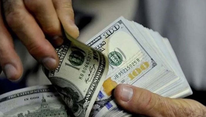 انٹر بینک میں ڈالر کی قیمت 10 پیسے اور اوپن مارکیٹ میں 14 پیسے تک بڑھ گئی