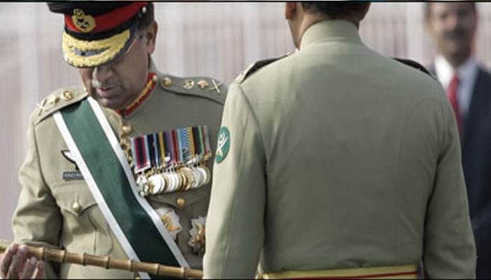 مشرف کی برطرفی، کیانی کا کردار، فرحت بابر کی یادداشت میں انکشاف