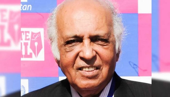 سابق گورنر سندھ کمال اظفر کی نماز جنازہ میں مراد علی شاہ، رضا ربانی اور دیگر کی شرکت