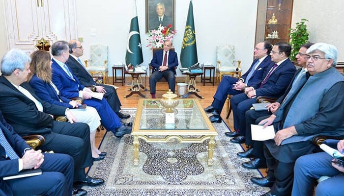 ٹیکس نادہندگان کیخلاف گھیرا مزید تنگ کیا جائے، آئی ایم ایف