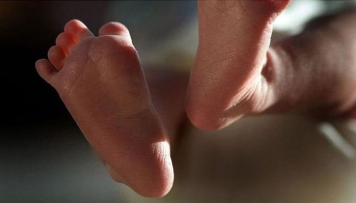 سفاک ملزمان نے 8 ماہ کی بچی کو اغوا کے بعد سیوریج لائن میں پھینک دیا