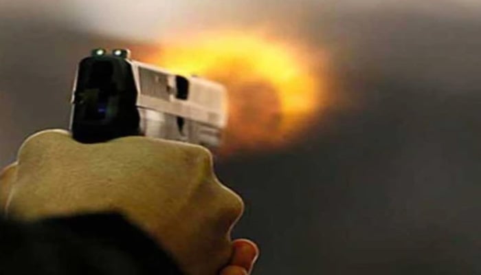 کورنگی، بیٹے نے فائرنگ کرکے ماں، باپ، ماموں اور چھوٹے بھائی کو زخمی کر دیا