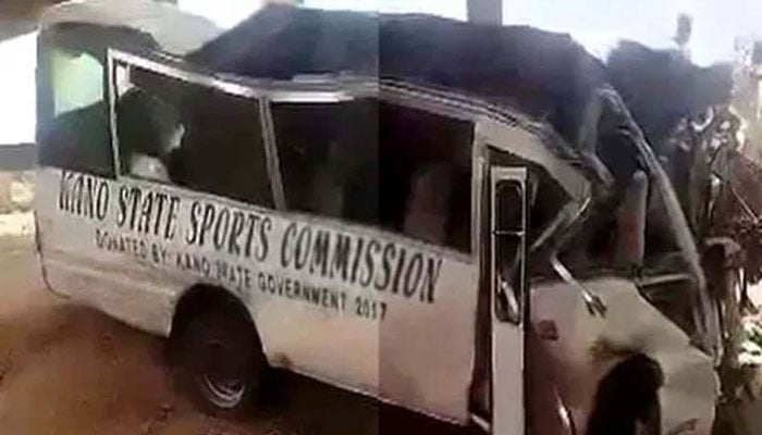 نائیجیریا میں بس پل سے نیچے جاگری، 22 کھلاڑی جاں بحق