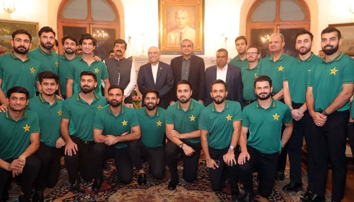 کھیل پر توجہ دیں، سیاست ہم پر چھوڑ دیں، صدر زرداری، کرکٹ ٹیم سے گفتگو