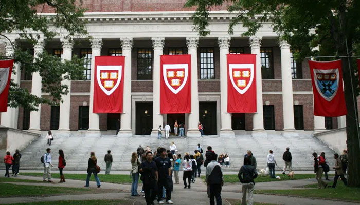 عدالت نے ہارورڈ میں نئے غیر ملکی طلبہ کے داخلے پر پابندی روک دی