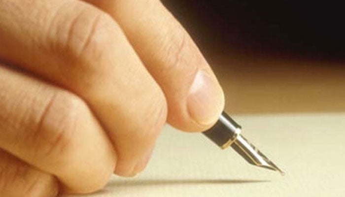 گولہ بارود کے دھنی طالبان کا نیا پینترا، قلم کو ہتھیار بنالیا
