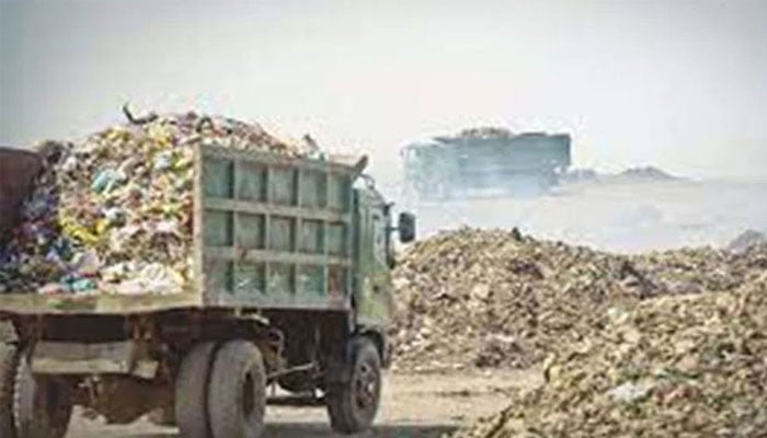 کراچی میں 76  ہزار ٹن سے زائد آلائشیں دفن کی گئیں، میئر کے دورے