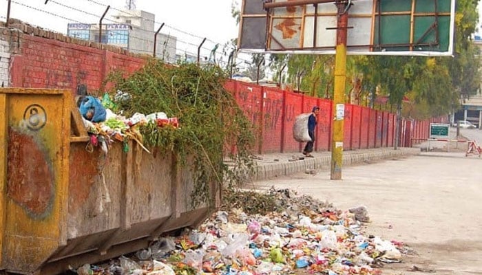 کچرا کنڈی رہائشی آبادی کے سامنے قائم کرنے سے مکینوں کو مشکلات