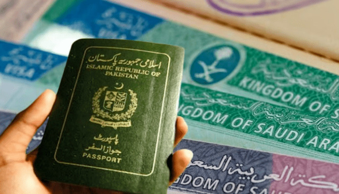 پاکستان، بھارت سمیت 14 ممالک کے سعودی اجتماعی ورک ویزے عارضی معطل، بھارتی اخبار