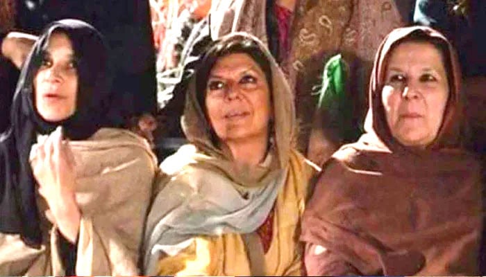 بانی پی ٹی آئی کی 3 بہنوں کو اڈیالہ جیل جاتے ناکہ پر روک لیا گیا