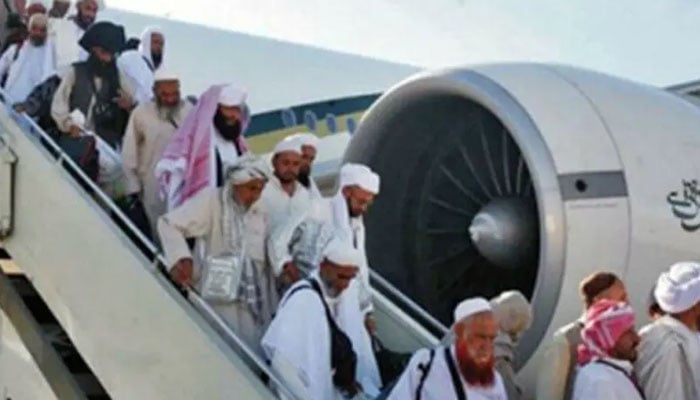 پی آئی اے کی پہلی حج پرواز کی کراچی آمد