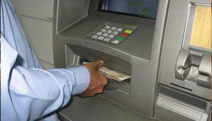 نان فائلرز کی نقد رقم نکالنے کی حد 75 ہزار روپے کرنے کا فیصلہ