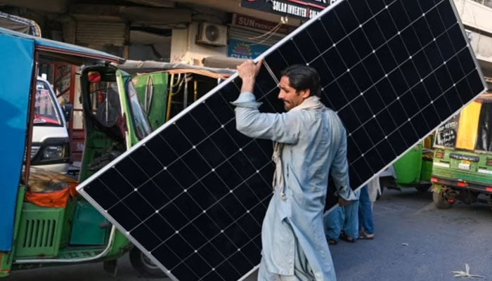 سولر لگوانے والے صارفین کیلئے نئی مشکل کھڑی ہوگئی