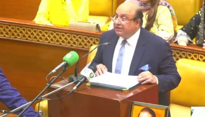 پنجاب، 5 کھرب 33 ارب کا ٹیکس فری بجٹ، تنخواہیں 10، پنشن میں 5 فیصد اضافہ، کم سے کم اجرت 40 ہزار