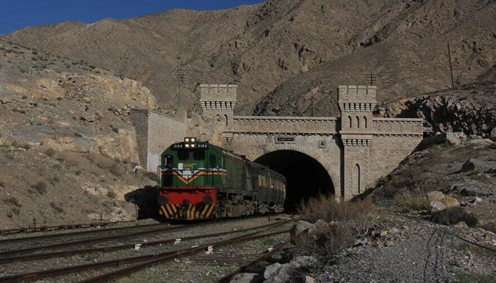 پاکستان ریلویز کا کمزور پلوں کی مرمت اور تزین و آرائش پر کام شروع