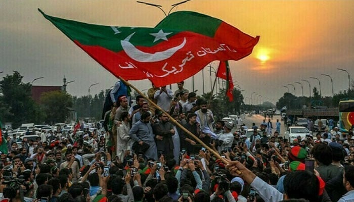 عمران خان نے عالمی حالات کے باعث احتجاجی تحریک موخر کر دی