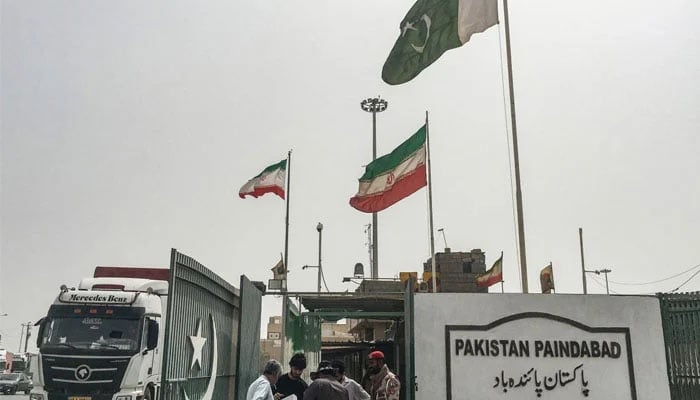 پاکستان کا ایران میں تعینات غیر ضروری سفارتی عملے کے انخلا کا فیصلہ