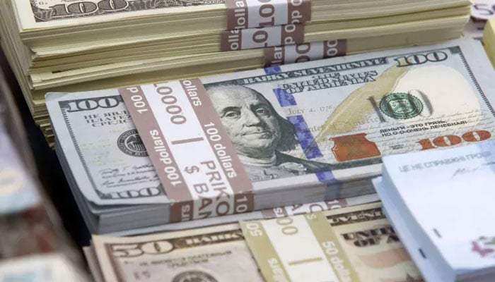 کرنسی مارکیٹ: انٹر بینک میں ڈالر 15 پیسے مہنگا