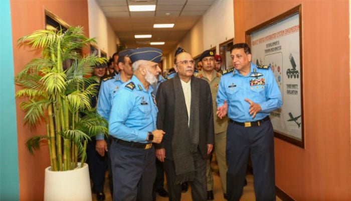 صدر مملکت کا ایئر ہیڈ کوارٹرز کا دورہ، پاک فضائیہ کے سربراہ سے ملاقات