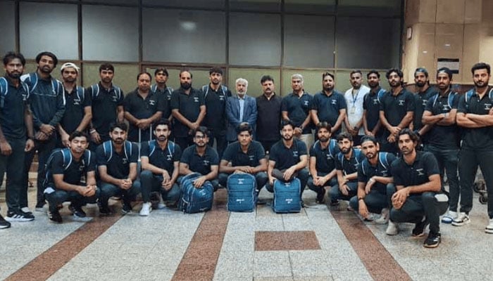 نیشنز کپ سلور میڈلسٹ قومی ہاکی ٹیم کا وطن آمد پر شاندار استقبال، مداحوں کے زبردست نعرے