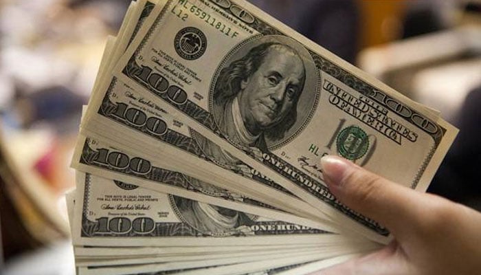 کرنسی مارکیٹ : انٹر بینک میں ڈالر 15 پیسے مہنگا