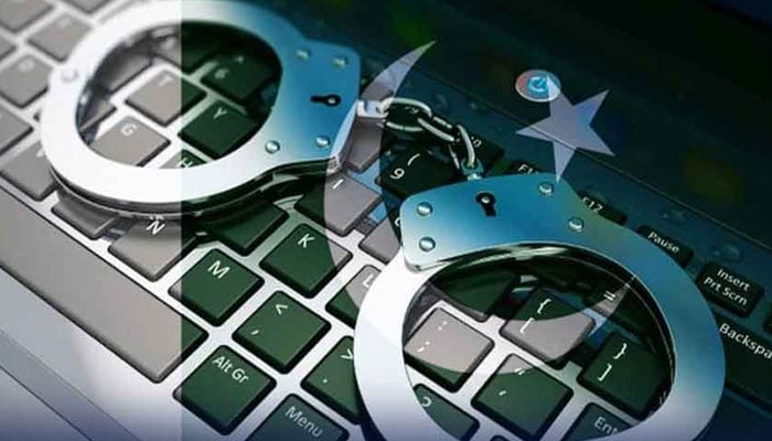 کراچی کے 3 کال سینٹرز پر چھاپے