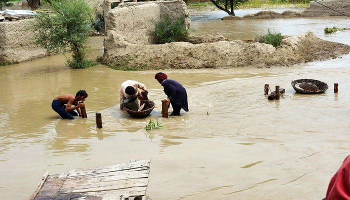 بیلہ: مون سون کی بارشوں سے ندی نالوں میں طغیانی، دیہات کا شہر سے رابطہ منقطع