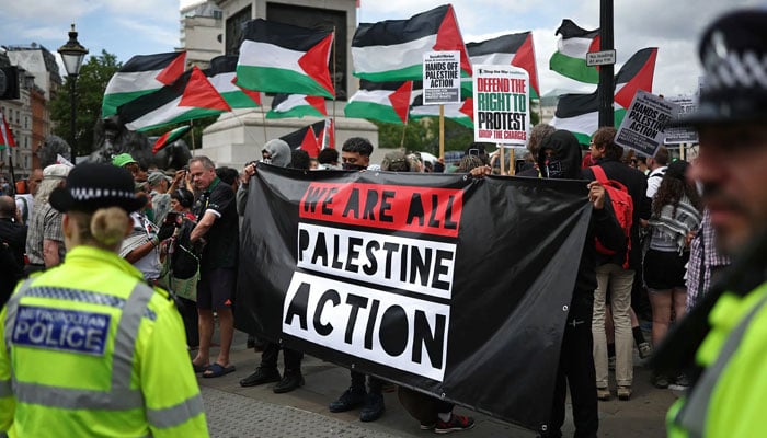 برطانیہ میں فلسطین کے حق میں مظاہرے پر ایئربیس سے چار افراد گرفتار
