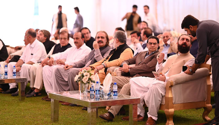 پارلیمانی پارٹی اجلاس، اسیر رہنماؤں کے خط پر بحث، گنڈاپور پر تنقید، علیمہ کی سیاست میں مداخلت کی مخالفت