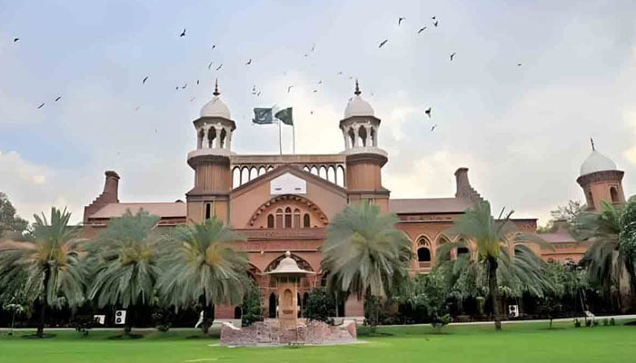 لاہور ہائیکورٹ، ٹی وی چینلز کے 2 ارب روپے کے اشتہارات کی ادائیگی کی درخواست پر ڈی جی پی آر کو فیصلہ کرنے کی ہدایت