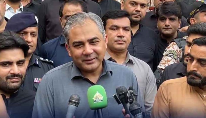 پہلی بار سیاستدان، حکومت اور ملٹری اسٹیبلشمنٹ متحد، اس لیے کچھ لوگوں کو تکلیف ہے، محسن نقوی، صدر مملکت کو ہٹانے سے متعلق سوال پر جواب