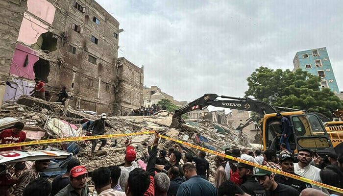 لیاری، عمارت سے ملبہ اٹھانے کا کام مکمل، حادثے میں 27 افراد جاں بحق