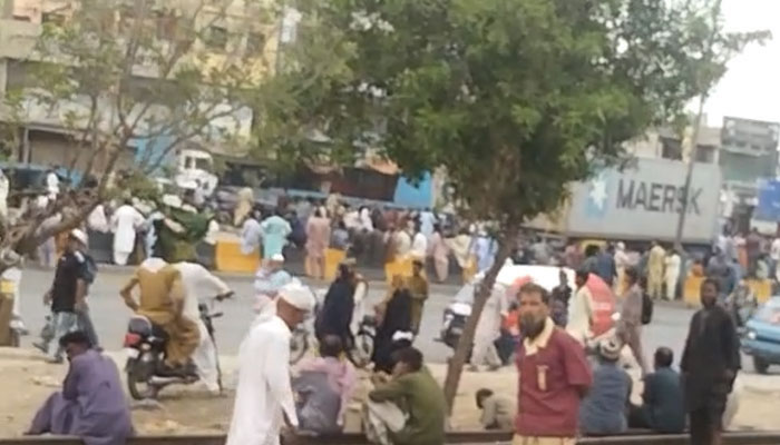 بجلی اور پانی کی طویل بندش، لائنز ایریا اور متصل علاقے کے مکینوں کا احتجاج