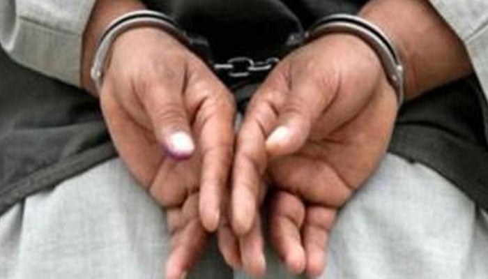 منشیات فروشی میں ملوث ملزم گرفتار، آدھا کلو سے زائد چرس برآمد