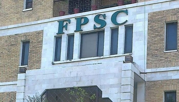 FPSC؛ تعلیم، دفاع، داخلہ، صحت کے شعبہ جات میں بھرتی کا عمل تیز کرنیکا فیصلہ
