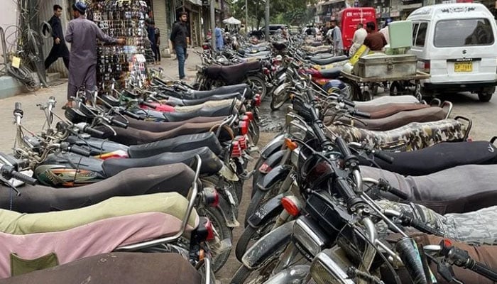 پارکنگ فیس لینے پر نیو ایم اے جناح روڈ سے ایک شخص گرفتار