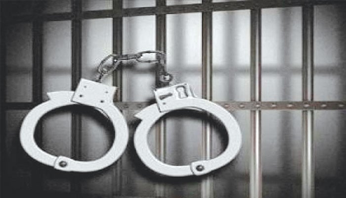 پیرآباد پولیس کی کارروئی، 4 رکنی منشیات فروش گینگ سرغنہ سمیت گرفتار