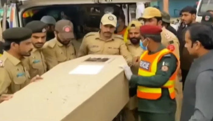 بلوچستان میں قتل افراد کی میتیں آبائی علاقوں میں تدفین، بے گناہوں کے خون کا بدلہ لیا جائے گا، صدر، وزیراعظم