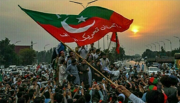 پی ٹی آئی کا قافلہ گنڈاپور کی قیادت میں لاہور پہنچ گیا، گرفتاریاں و رہائی، رائیونڈ میں اجلاس