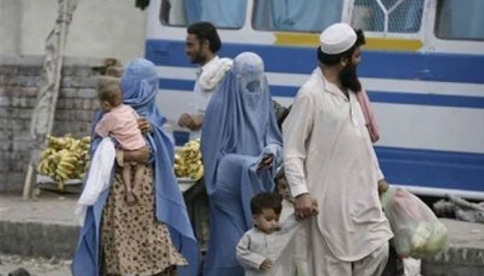 افغان مہاجرین کی مدت میں ممکنہ توسیع، واپسی کا سلسلہ رک گیا