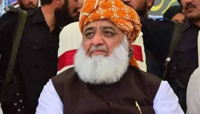 مولانا تحریک انصاف کو کوئی آرام دہ پوزیشن دینا نہیں چاہتے، تجزیہ کار