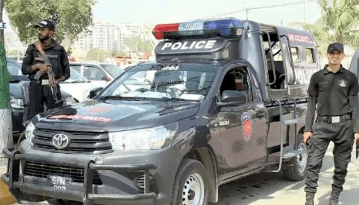 پولیس موبائل میں سوار باوردی اور سادہ لباس افراد کی ایک اور واردات