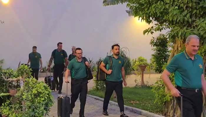 پاکستان کرکٹ ٹیم کا پہلا دستہ ڈھاکہ روانہ