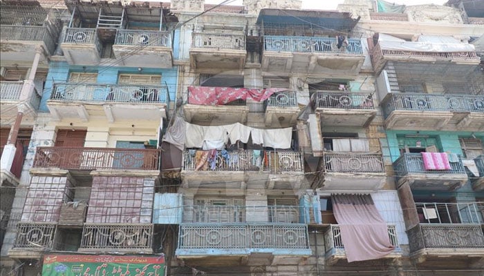 ضلع جنوبی اور شرقی میں 44 مخدوش عمارتیں خالی کرالی گئیں، پہلے مرحلہ میں 68 عمارتیں گرائی جائیں گی