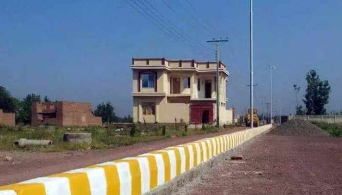 زرعی اراضی کی تیزی سے ہاؤسنگ سوسائٹیوں میں تبدیلی، فوڈ سکیورٹی کیلئے بڑا خطرہ