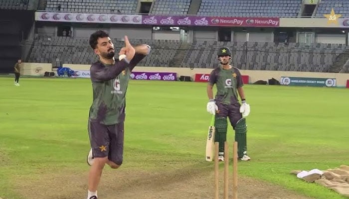 حالات بدل گئے، جذبات بدل گئے، ڈھاکا میں پاکستانی کرکٹرز کا استقبال