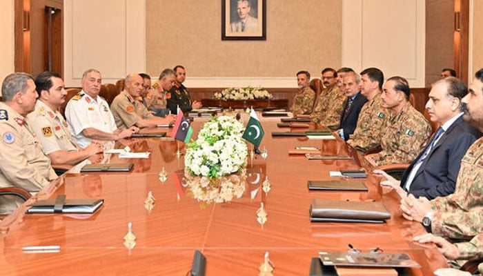 وزیراعظم اور فیلڈ مارشل سے لیبیا کی مسلح افواج کے سربراہ کی ملاقاتیں، دفاعی صنعت میں تعاون پر اتفاق