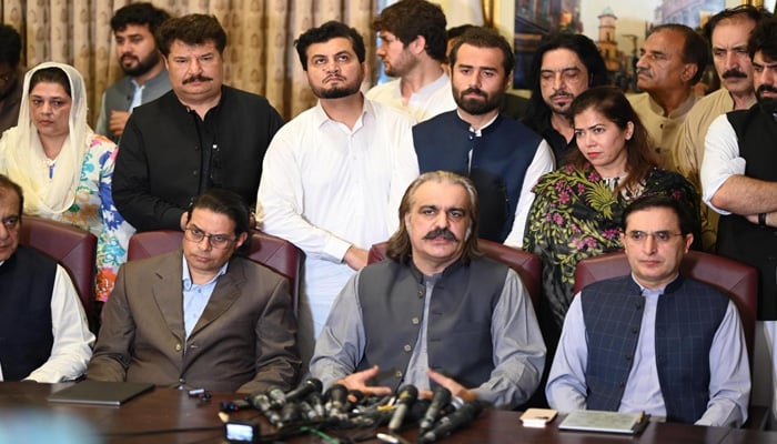 اندرونی اختلاف یا اپوزیشن کو سہولت، سینیٹ الیکشن، PTI نے 5 ویں نشست کیوں چھوڑی